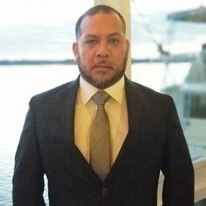 Meet your Posher, Dennis